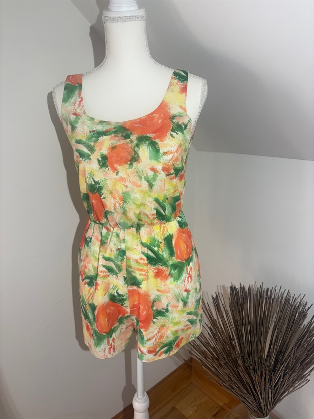 Alice & Olivia Floral Print One-Piece Romper in Orange and Green Sz 2